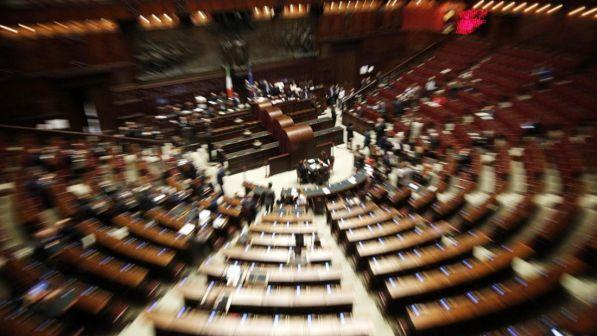 Decretone, il governo ha posto la fiducia alla Camera: si vota alle 19.35