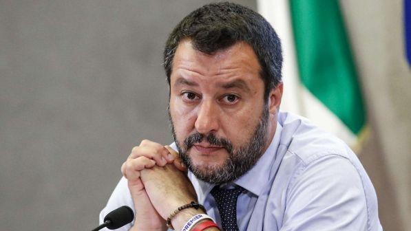 Migranti, Salvini: non escludo costruzione muro sul confine Nordest