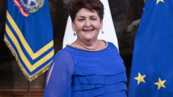 Critiche social al ministro Bellanova su look e titolo di studio | La replica: "L'eleganza è rispettare il proprio stato d'animo"
