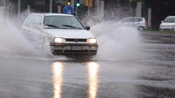 Allerta meteo, dopo il caldo in arrivo piogge intense al centronord