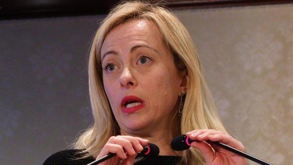 Meloni: "Di Maio arriva secondo e vuole portar via il pallone"