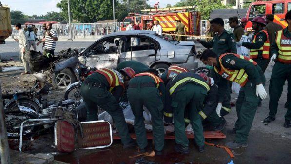 Pakistan, autobomba di talebani a Lahore: almeno 26 morti