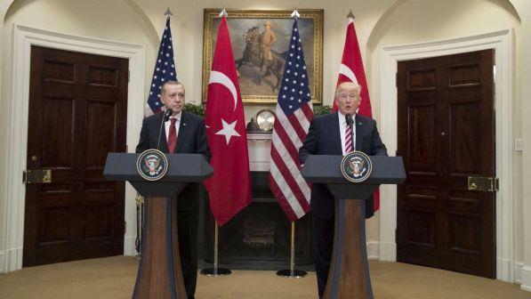 Siria, Trump a Erdogan: "La Turchia non maltratti i curdi"