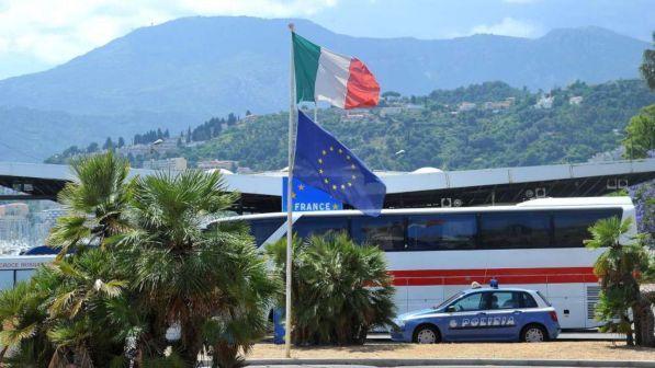 Gilet gialli pronti a varcare frontiera italiana:bloccati da polizia