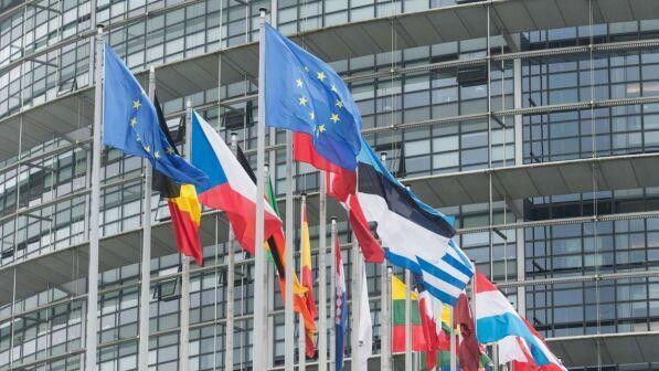 Ue: gli "sherpa" dell'Ecofin adottano il rapporto sul debito italiano | Juncker: "Roma rischia la procedura per anni"
