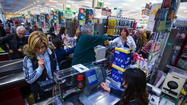 Classe media in crisi: dal 2008 persi 2.350 euro di reddito