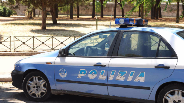 Milano, prende a pugni passanti: angolano arrestato dalla polizia
