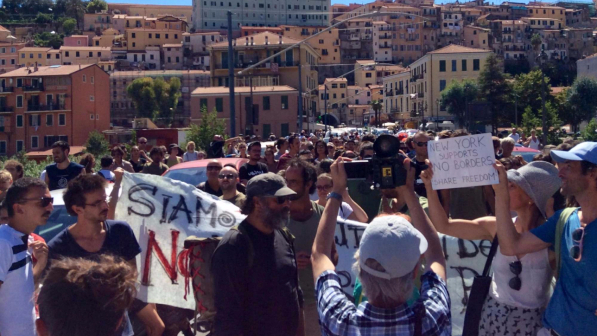 Ventimiglia, breve corteo No Borders contro arresti in frontiera
