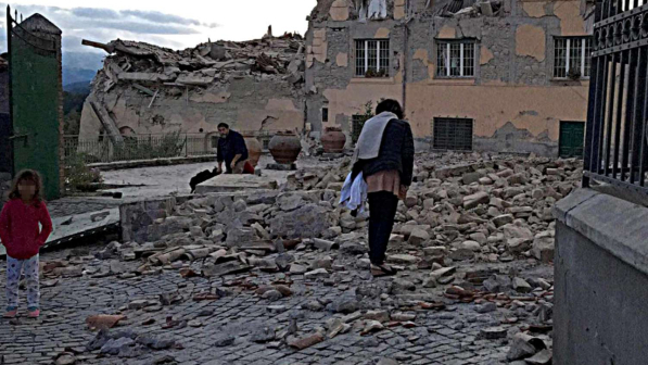 Terremoto,in corso evacuazione Amatrice:si cerca bimbo sotto macerie