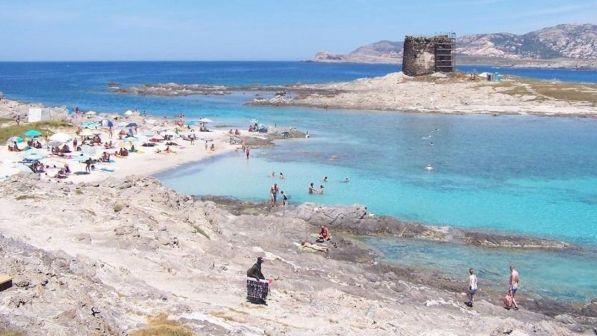 Sardegna, per salvare La Pelosa stop agli asciugamani in spiaggia
