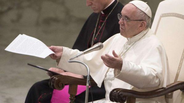 Il Papa: "La messa è gratis, non si deve pagare per celebrazione"