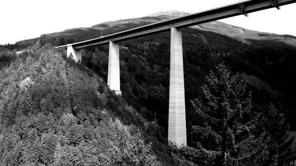 Code e traffico in tilt al Brennero, i sindaci austriaci contro i navigatori