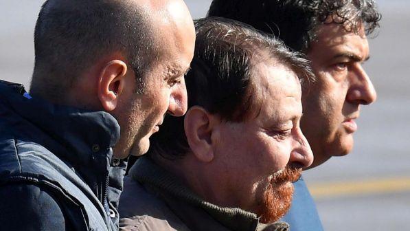 Cesare Battisti, le prime parole dal carcere: "Io umiliato al mio arrivo in Italia" | E Salvini: "Chiedi scusa e taci"