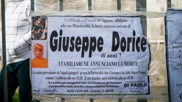 Bimbo ucciso di botte a Cardito, "a scuola arrivava con i lividi": indagine sulle maestre