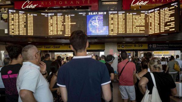 Caos treni,rogo con liquido infiammabile:si rafforza pista anarchica