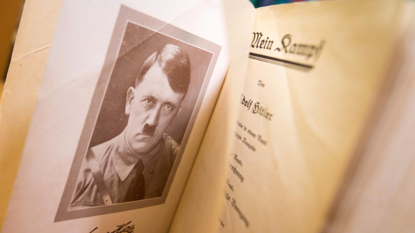 Il Giornale regala Mein Kampf, dopo le polemiche Sallusti spiega: "Bisogna conoscere il male"