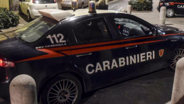 Milano, avvocato trovato morto in una camera di albergo: è giallo