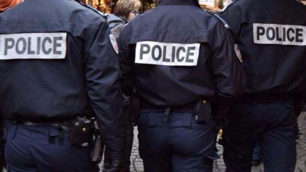 Parigi, studente 17enne ucciso davanti a scuola: sospetto in fuga