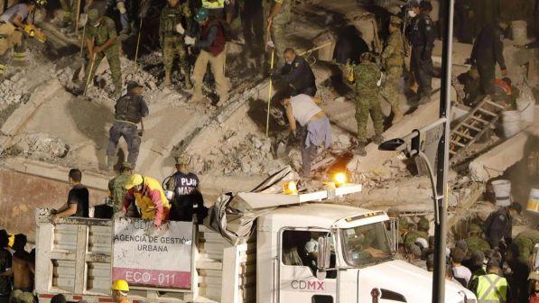 Terremoto in Messico, 115 morti solo nella Capitale: in totale sono 250