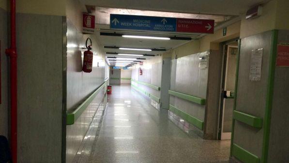 Napoli, curato per una sciatica muore dopo un mese: aperta inchiesta