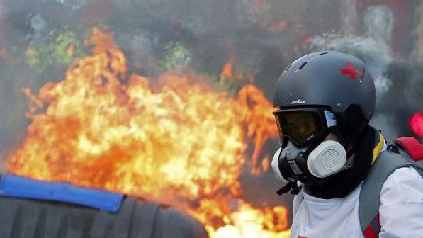 Gilet gialli, polizia francese prevede nuovo weekend di violenze