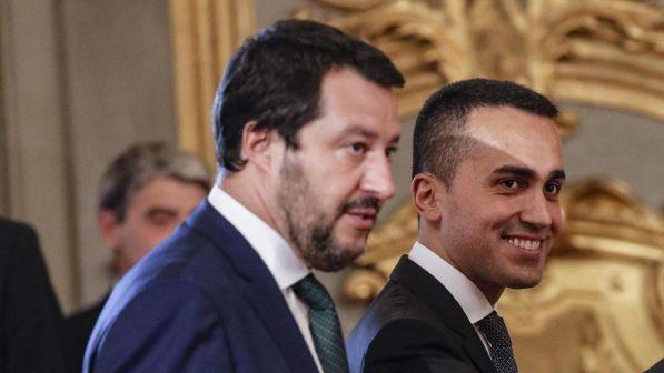 Baciamano a Salvini, Di Maio: "Succede anche a me, accuse ridicole"