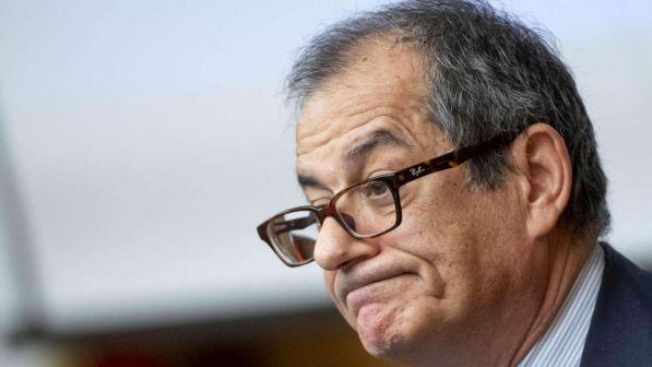 Giovanni Tria: "Ripartano le opere pubbliche, basta filosofeggiare"