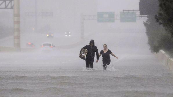 Usa, Camera approva 7,9 mld dollari di aiuti dopo l'uragano Harvey