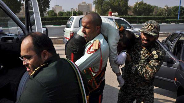 Iran, l'Isis rivendica l'attacco alla parata militare