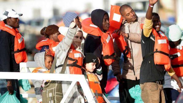 Oms: "Non è vero che i migranti portano malattie. Una porzione significativa contrae qui l'Hiv"