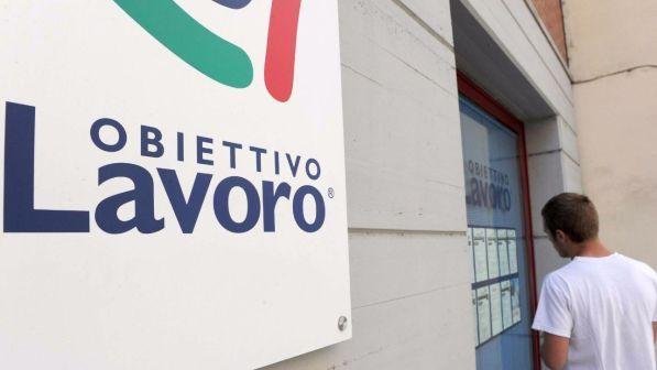 Scuola: a un anno dal diploma lavora il 35,5%, a tre anni quasi uno su due