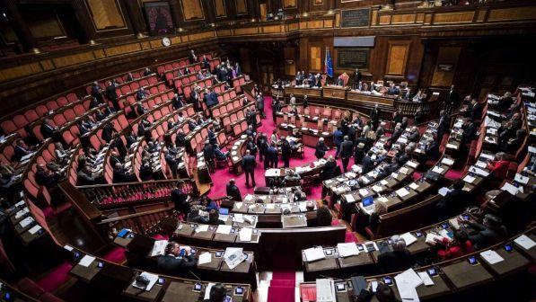 Camere, con il nuovo anno salta il tetto agli stipendi d'oro