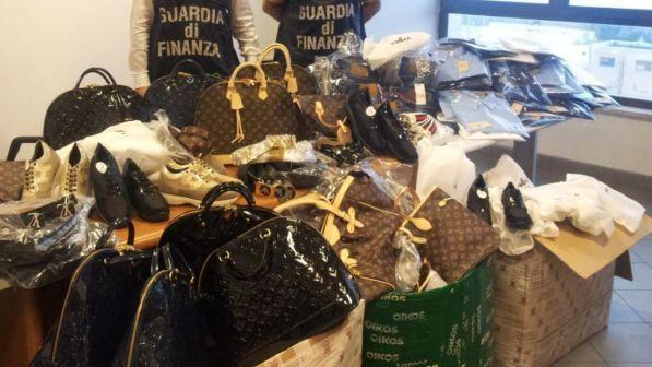Sassari, sequestrati 200mila vestiti e accessori taroccati