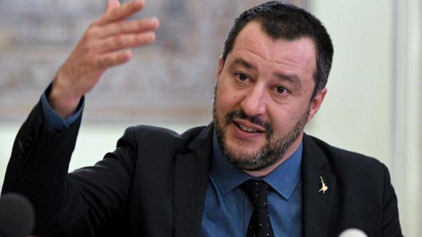 Salvini ancora contro Baglioni: "Non usi il palco per fare comizi e io a Sanremo non andrò..."
