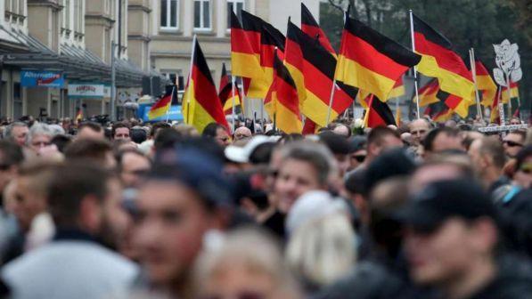 Germania, a Chemnitz migliaia manifestanti estrema destra in piazza
