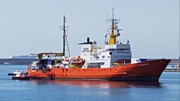 Aquarius in rotta verso Marsiglia per far sbarcare 58 migranti
