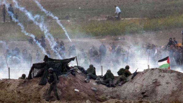 Gaza, palestinese ucciso da spari esplosi da Israele