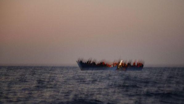 Migranti, l'Ue all'Italia: "Urgenti accordi temporanei su sbarchi"