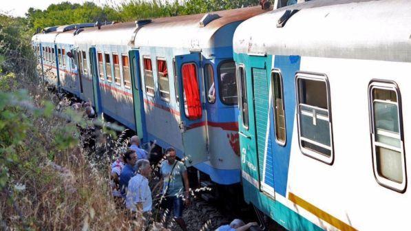 Scontro fra treni in Salento, il macchinista: "E' partito da solo"