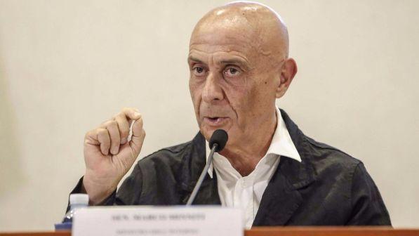 Migranti, Minniti: "Ho temuto per la tenuta democratica del Paese"