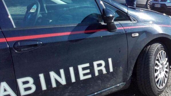 Milano, rubavano dentro le auto nei parcheggi dei supermercati: presi