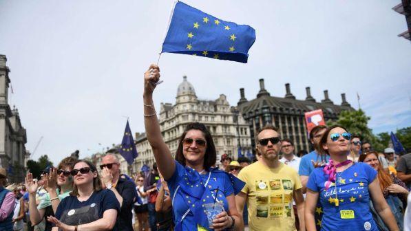 Londra, manifestazione contro la Brexit: si chiede altro referendum