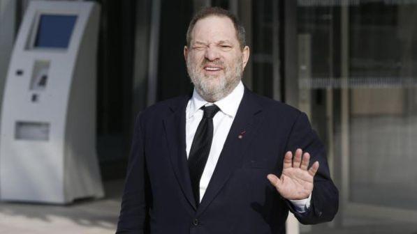 Weinstein, colpo di scena al processo: spuntano sms d'amore di un'accusatrice