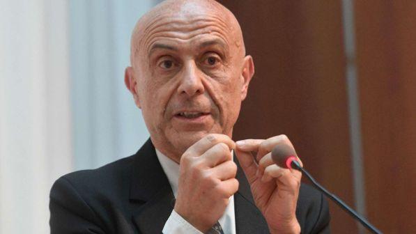 L'appello dei sindaci Pd: "Marco Minniti si candidi come segretario"