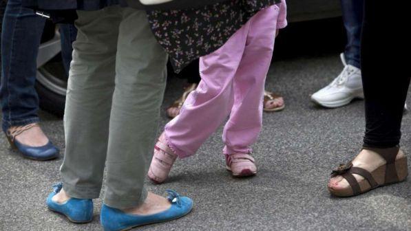 Francia, l'Assemblea nazionale approva legge contro le sculacciate ai bambini