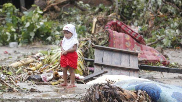 Tsunami Indonesia, il bilancio delle vittime si aggrava ancora: 429 morti, 1485 feriti e 16mila sfollati