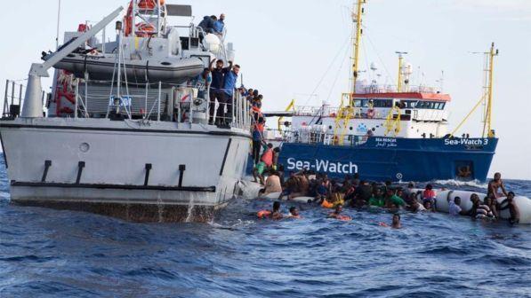 Sea Watch 3: "Un migrante si è gettato in mare per raggiungere Malta"