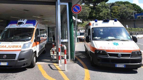 Siena, gli scoppia in mano petardo inesploso: 20enne perde 4 dita
