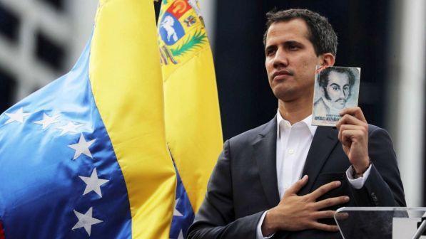 Venezuela, il Tribunale supremo impone a Juan Guaidò il divieto di espatrio