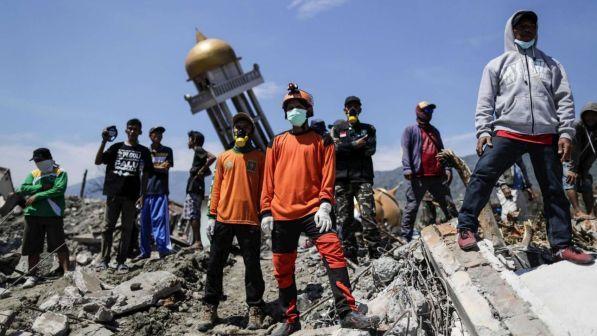 Indonesia, terremoto di magnitudo 5.7: danni a un tempio a Bali